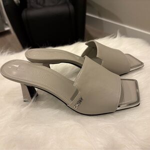 New DKNY Kellyn Block heel sandals size 8M grey